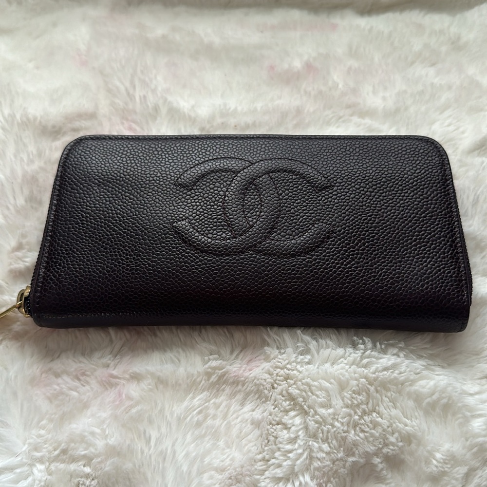 CHANEL 💜♥️Rich Wine color leather wallet zippy serial intact Authentic Vintage
